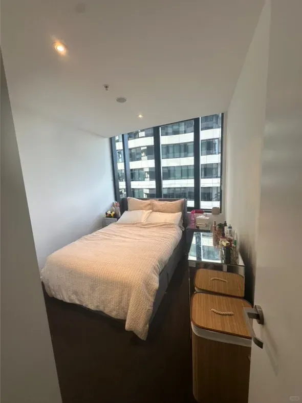 墨爾本轉租 高層一居室 帶家具落地