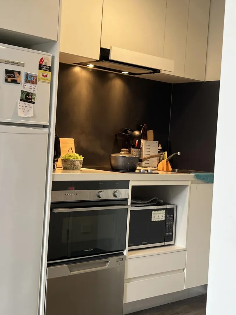 墨爾本帶陽台的studio，我先住啦