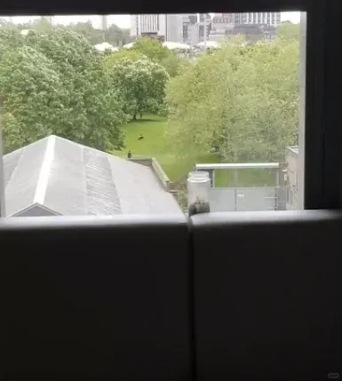 人在倫敦，住這半年，軍隊天天來！