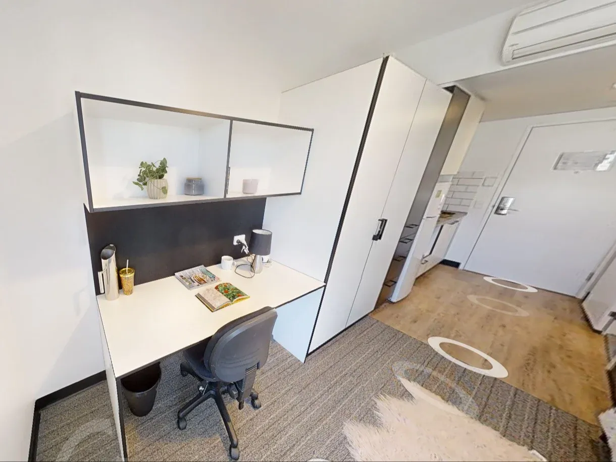 轉一套阿德萊德City的studio，腿兒著到學校
