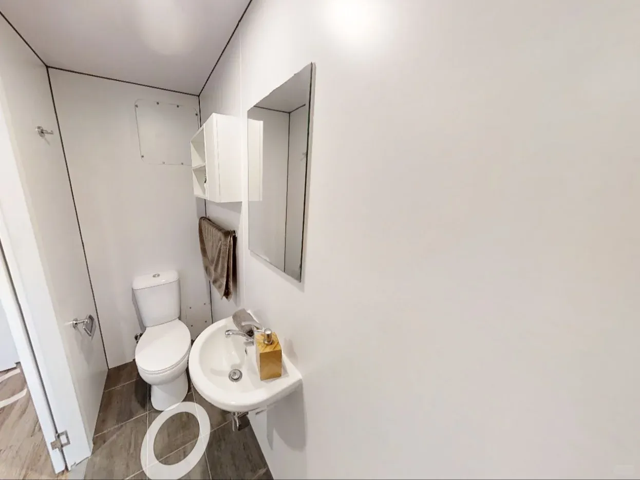 轉一套阿德萊德City的studio，腿兒著到學校