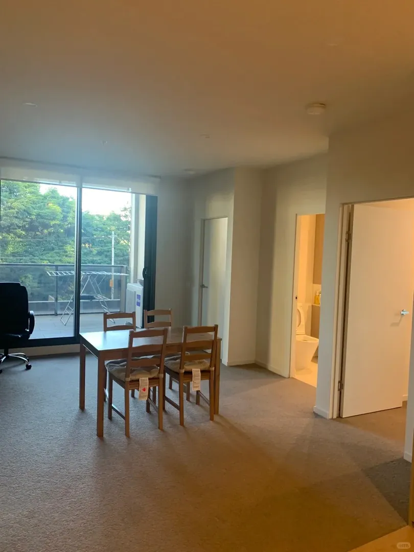 caulfield學校門口還帶小院子🏠和洗衣機