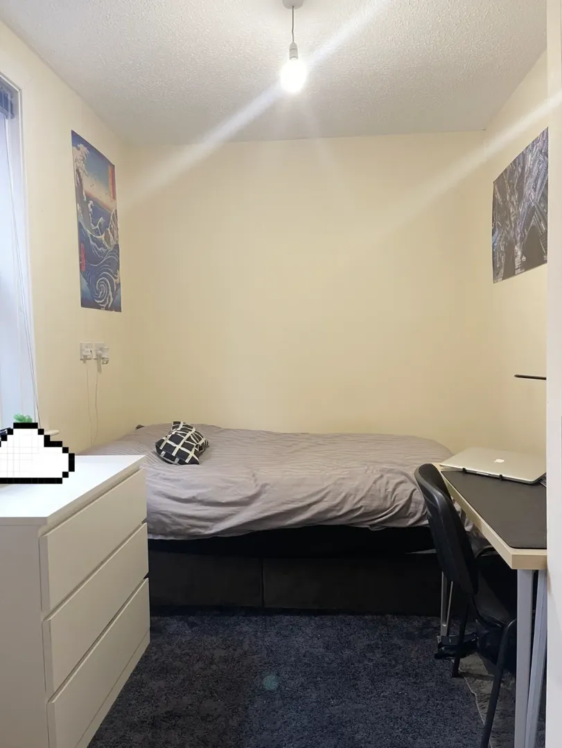 諾丁漢大學拼室友，英國的！雖然有點小但是