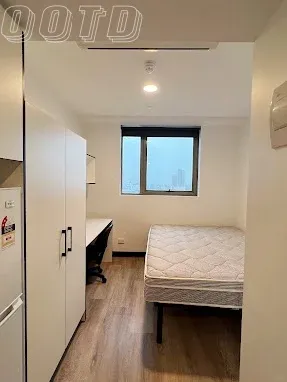 在阿德留學的studio～不大，但灰常舒服～