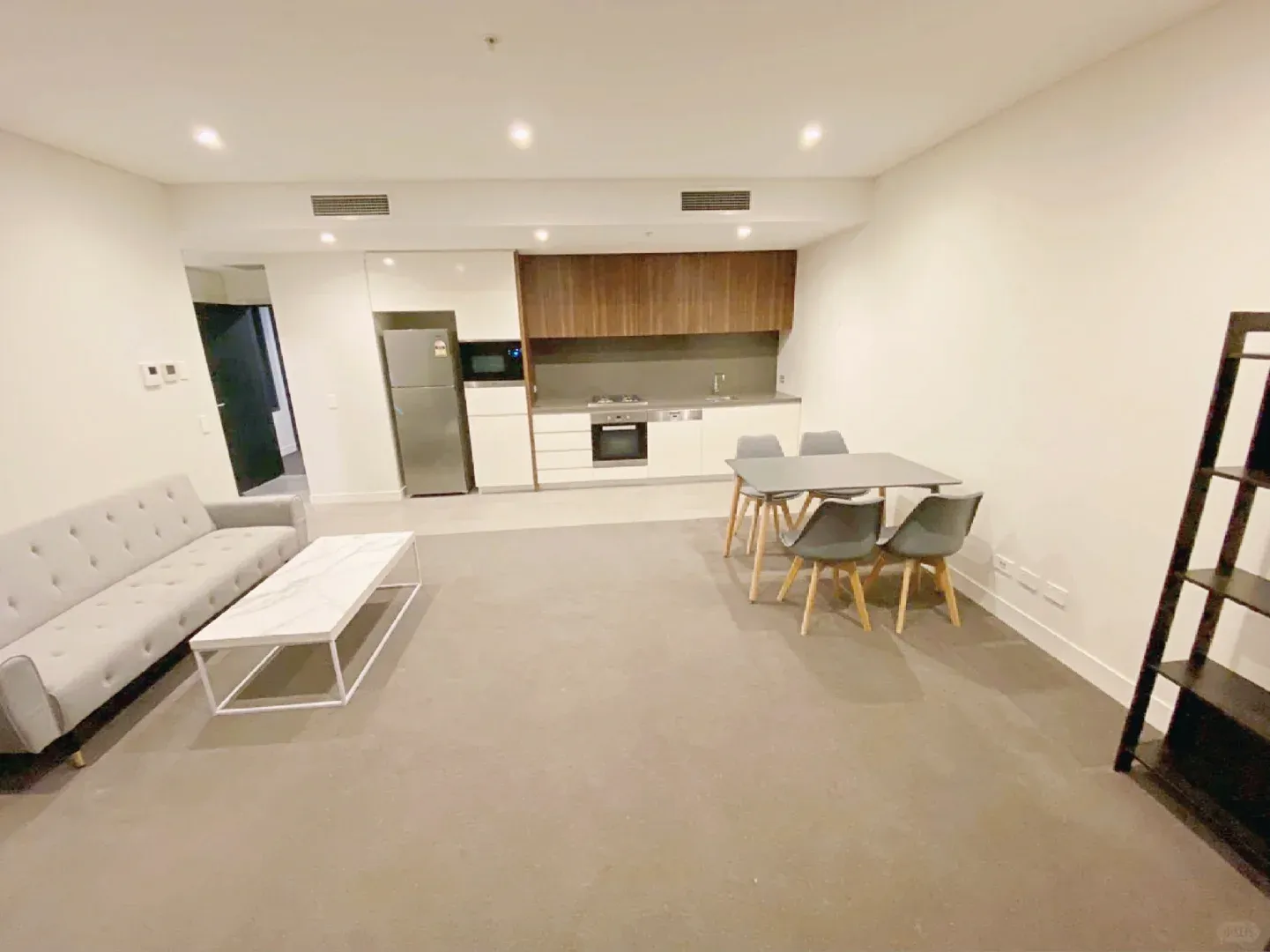雪梨 forest lodge～1b1b. 市中心 3月入住
