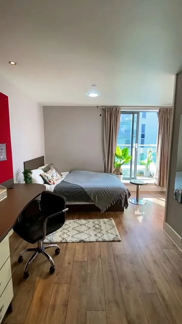 倫敦帶有陽台雙人入住studio
