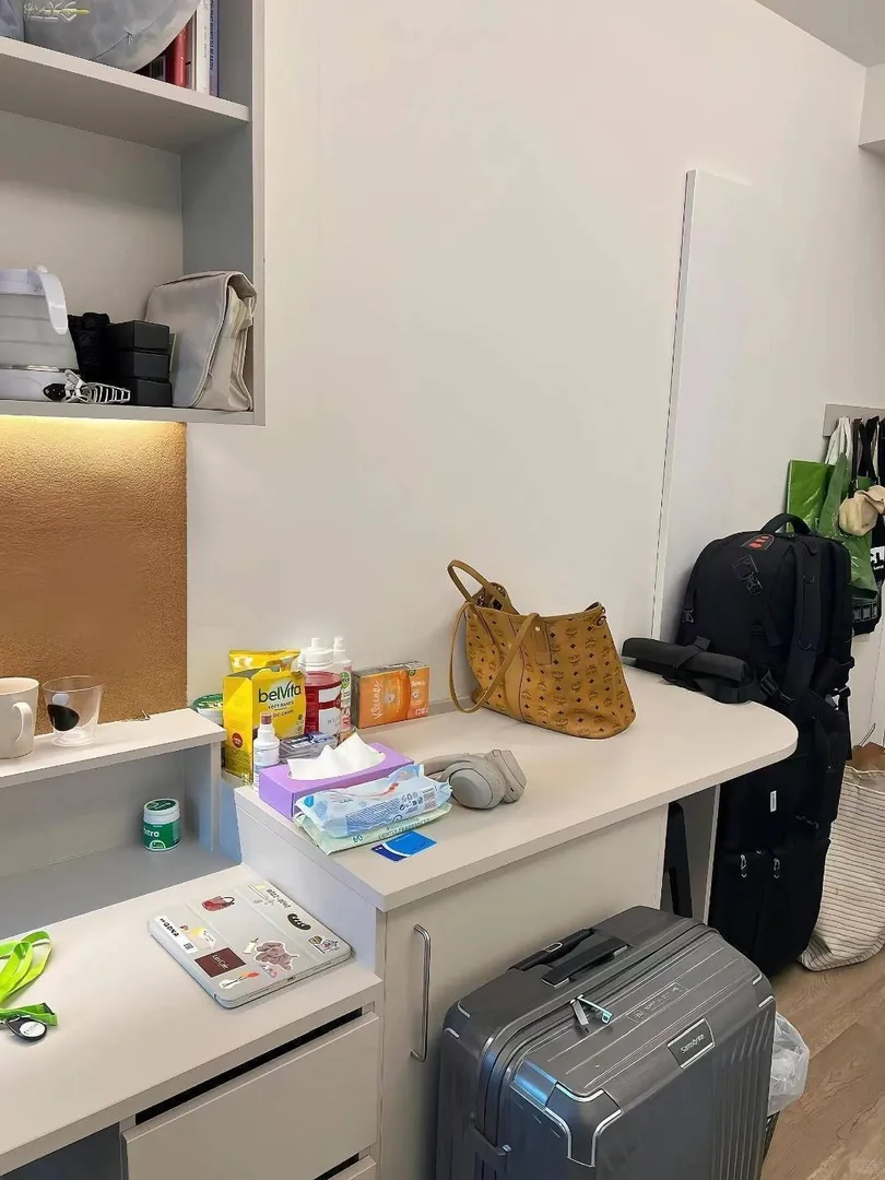 倫敦studio，蹲一個室友，別問...