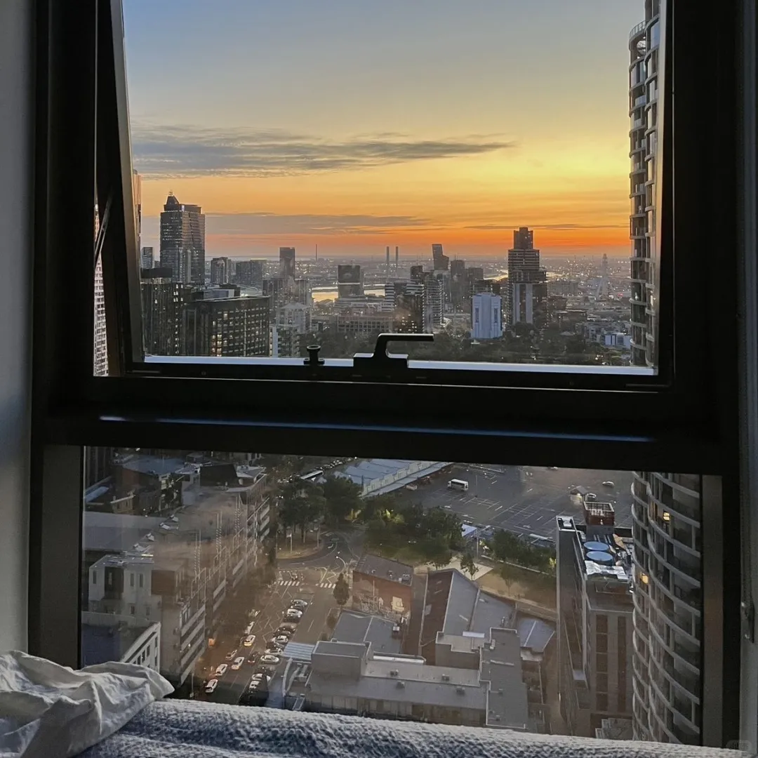 姐妹們，我在墨爾本住的studio看風景絕了