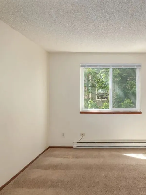 UW旁轉租 ｜這樣的大採光的小屋不要錯過