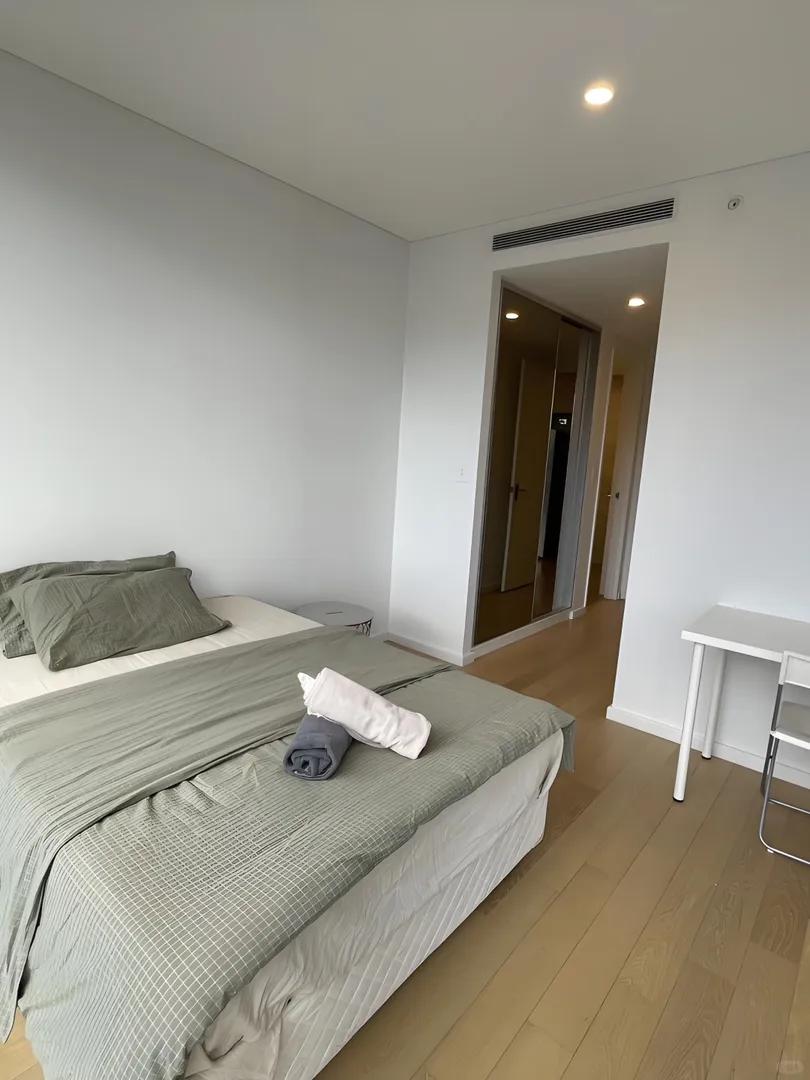 Zetland高層2b2b，全屋落地窗｜7月拎包入住