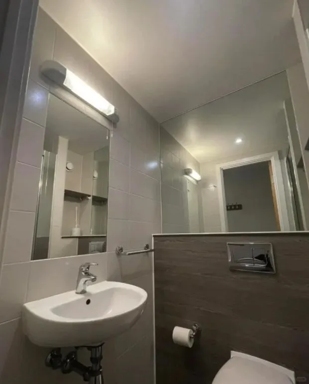 倫敦市中心低價出studio，水電網免～帶家具