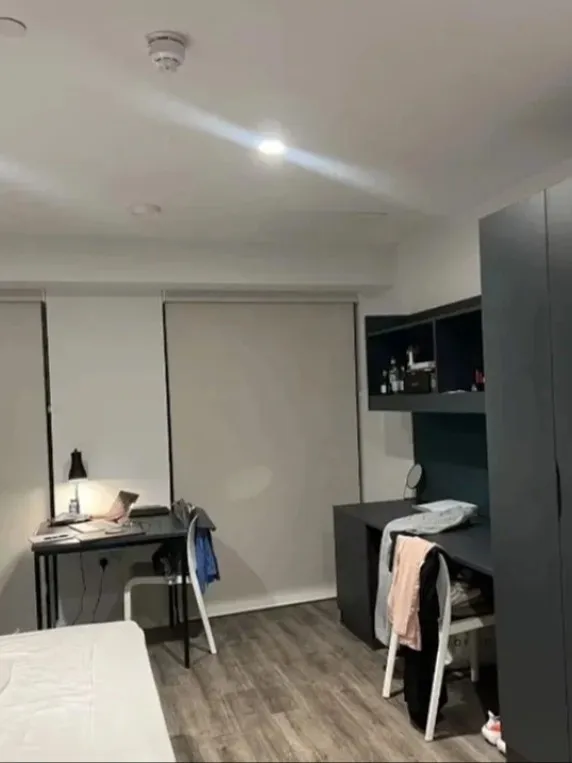 利茲大學出studio，水電網免～個人原因