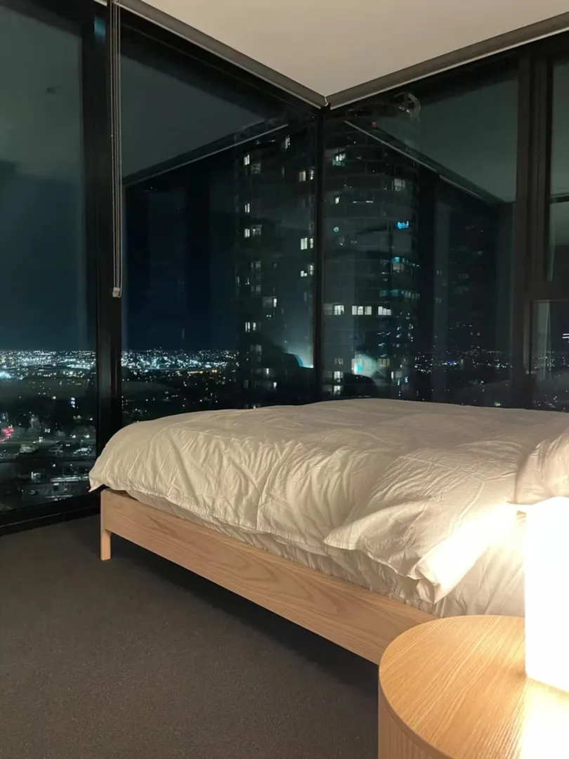 25S2墨爾本CBD 高層2b2b帶房找室友