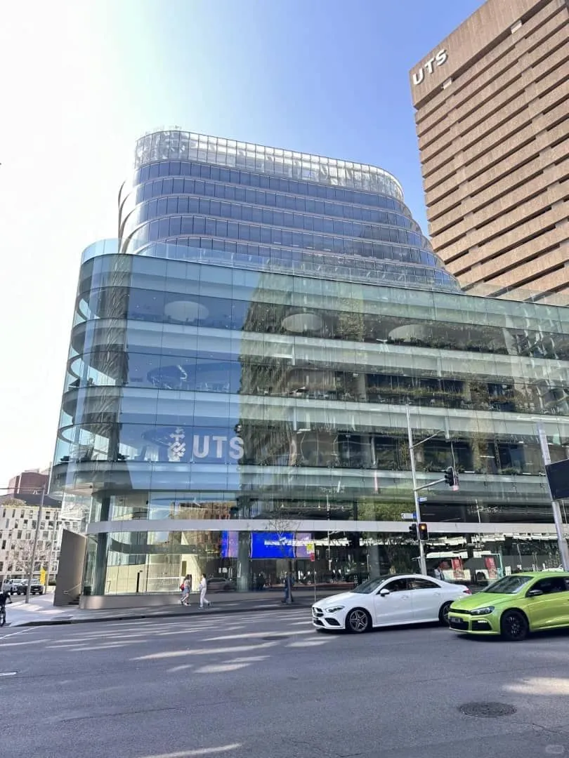 雪梨UTS校門口宿舍500米步行上課