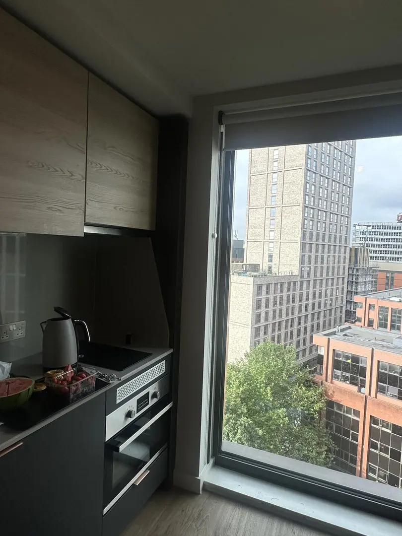 利茲朋友急回國轉個studio～可小🔪