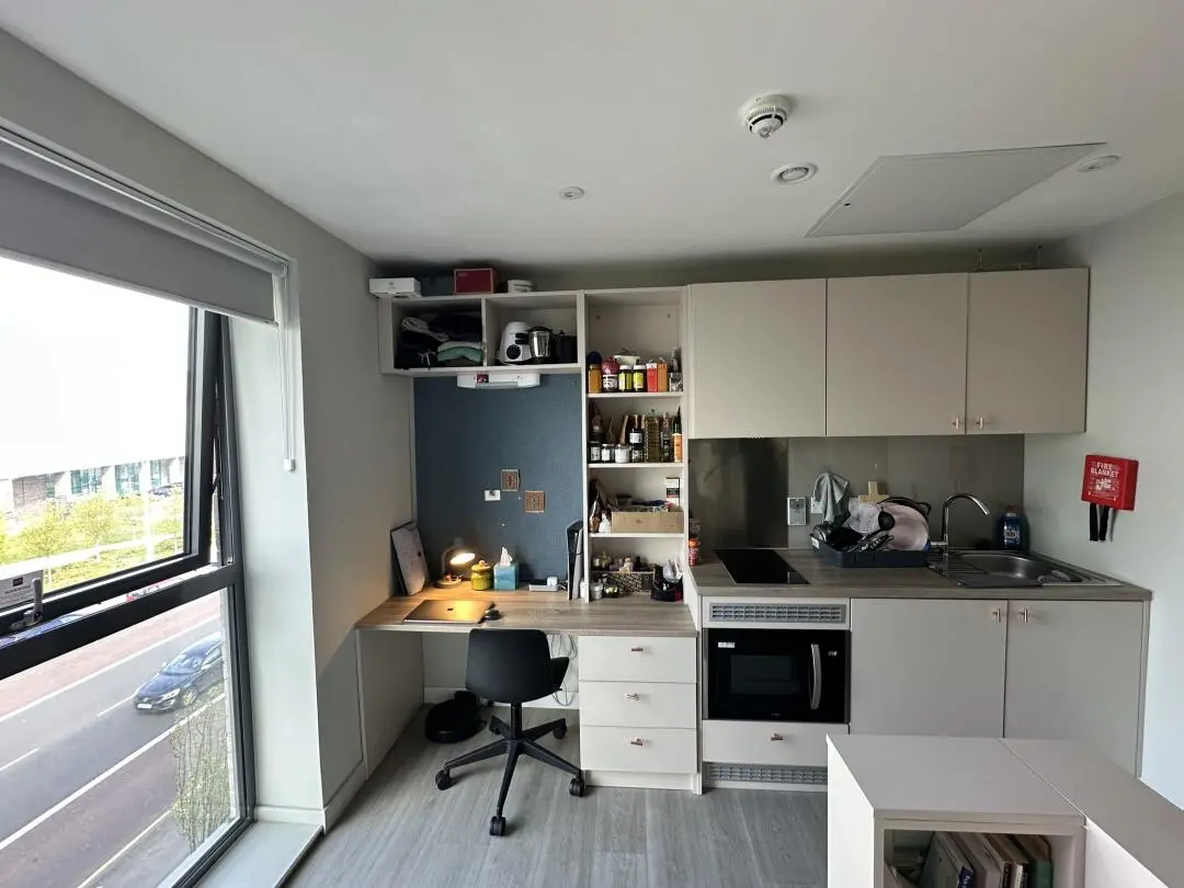 250鎊愛丁堡Studio落地窗+健身房+樓下超市