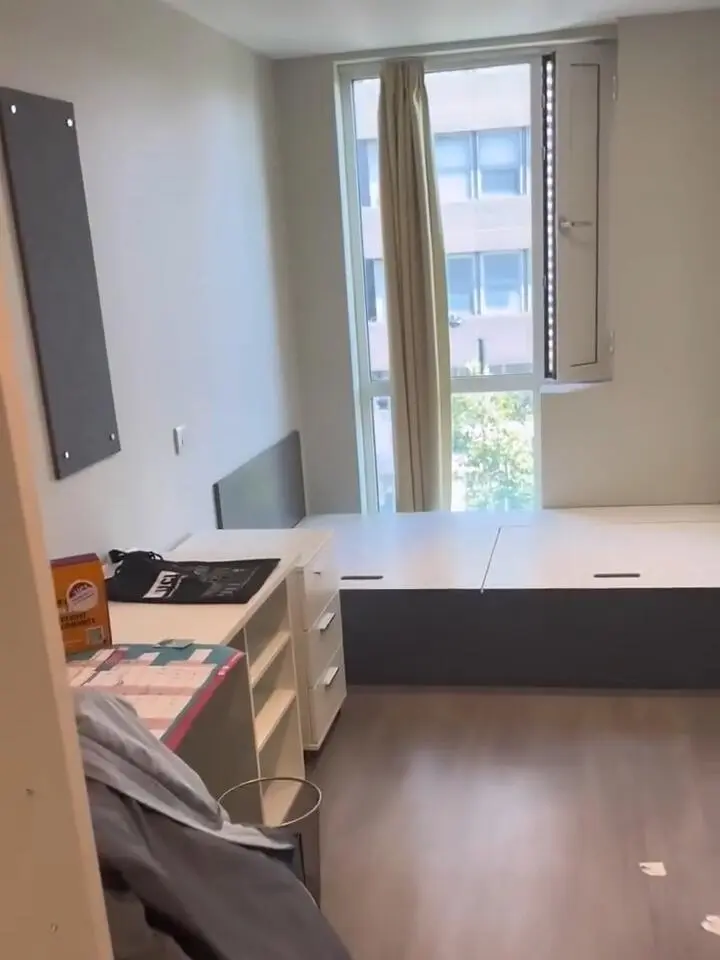 UCL，地鐵2站直達UCL 🚇，我的Vlog上學～