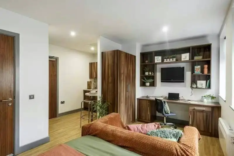 布村租房救星！🏠無油煙+14分鐘到校