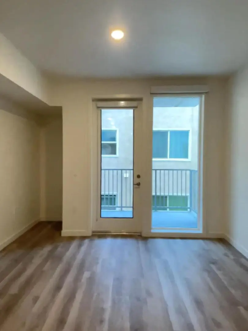 LA 月租2k 的整租1b能住嗎？