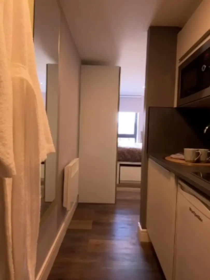 利茲100多的studio ，我先住了😉