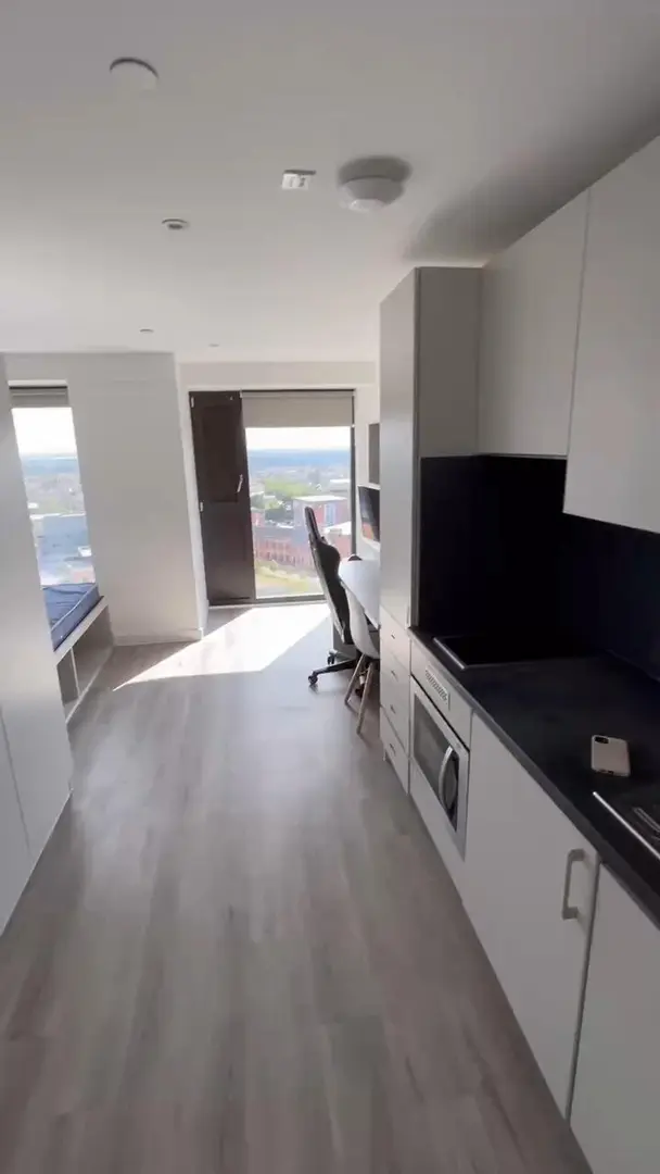🇬🇧考文垂留學就住能走路上學的studio