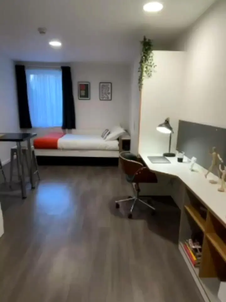 利茲租房｜學校門口的studio，220胖包bill