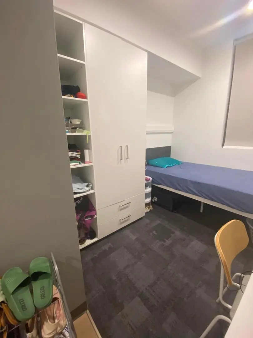 阿德萊德大學，校門口2b1b拼女生室友