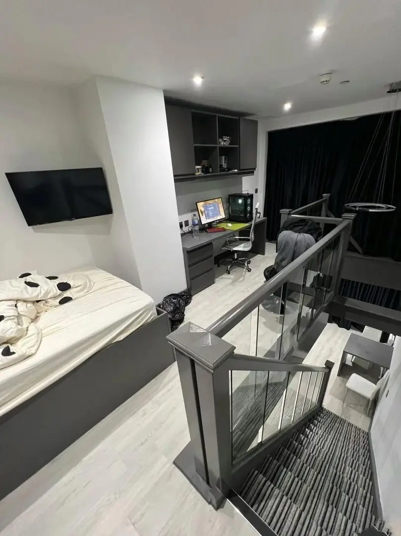 華威25fall就住帶陽台的loft，可雙人包bill