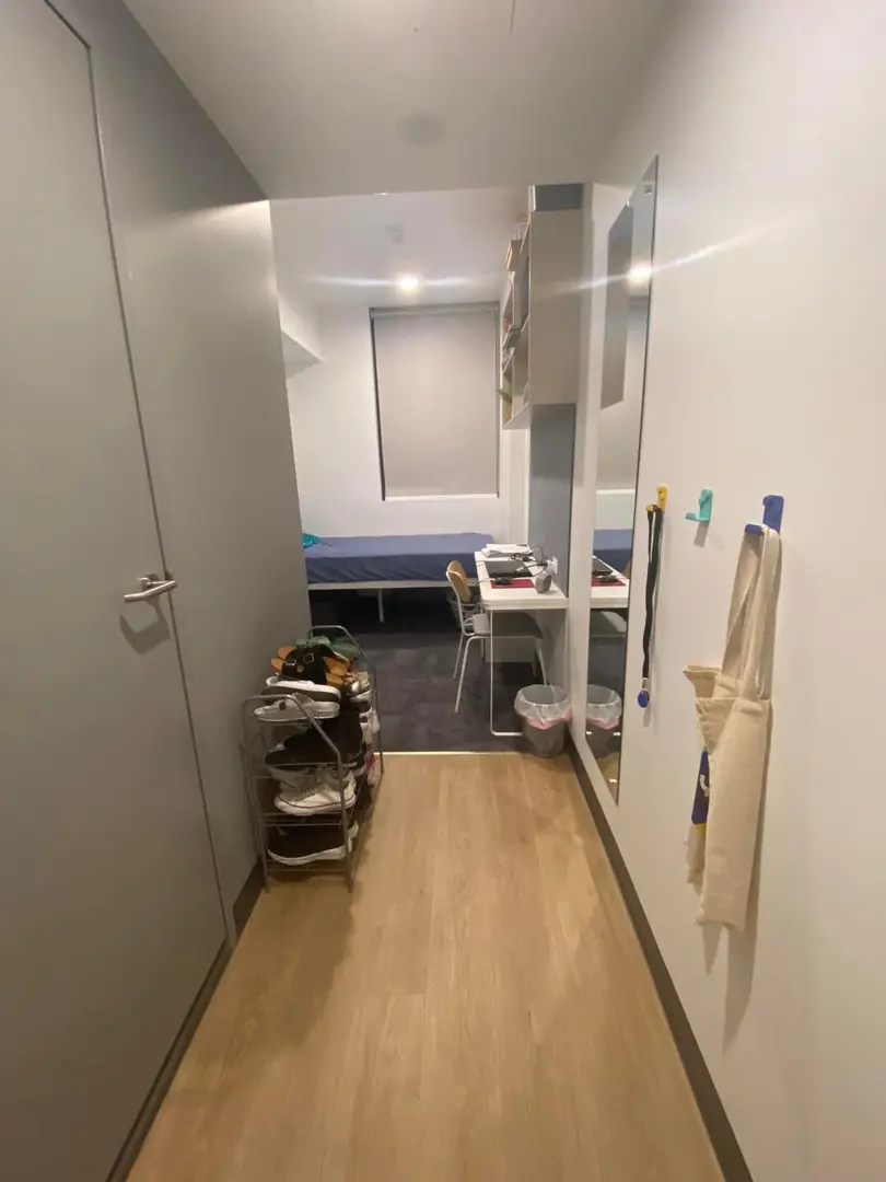 阿德萊德大學，校門口2b1b拼女生室友