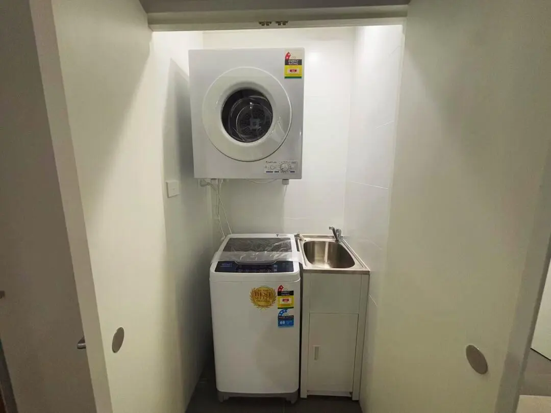雪梨6月底 轉租1b1b 包家具 有陽台