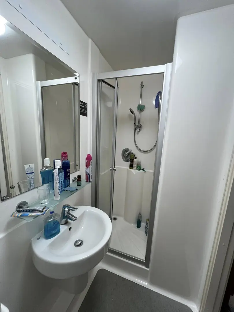 格拉留學拼室友學校附近ensuite