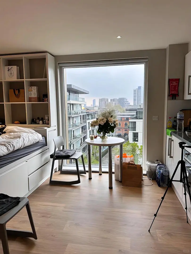 倫敦學校附近大平studio，落地窗看風景爽炸