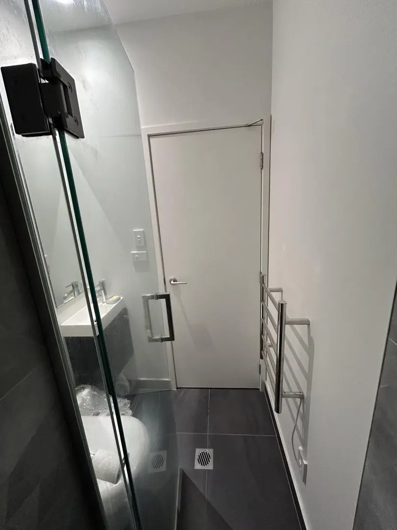 阿德萊德大學，校門口2b1b拼室友