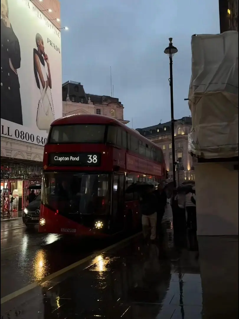 🇬🇧下雨的倫敦像進入了魔法世界