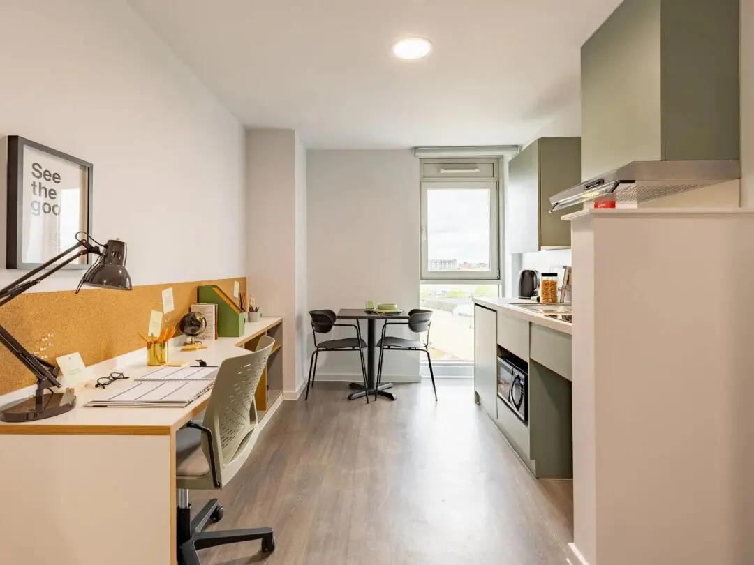 🇬🇧布里斯托的落地窗studio，我先住了