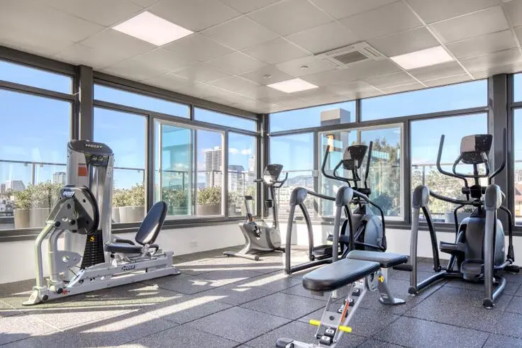 📍 UCLA 整租 2B2B｜950 ft²｜4樓帶陽台