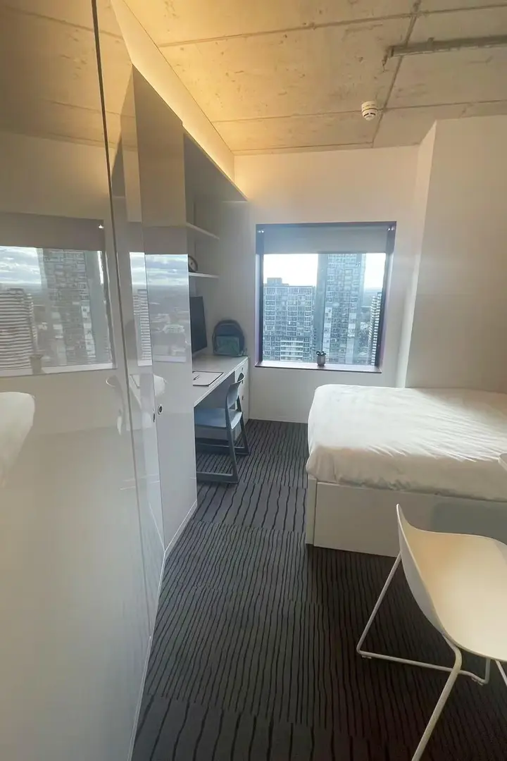雪梨7月 就住這個800m到悉大的studio