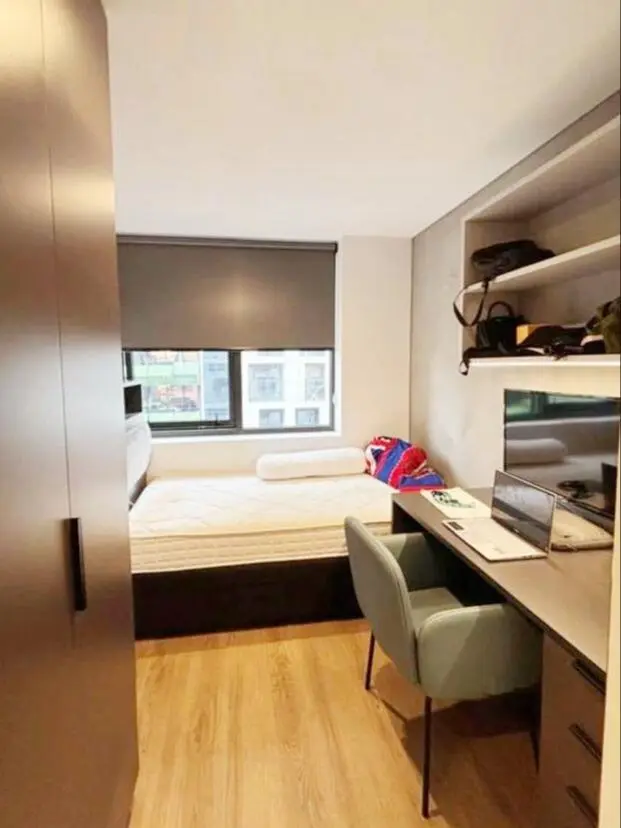 華威大學出一間自己住的studio，走路上課