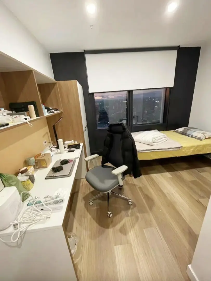 阿德萊德大學門口300PW轉我的studio