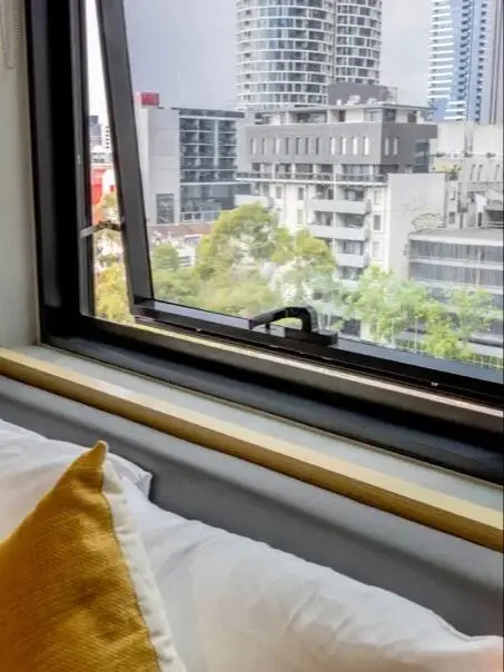 墨爾本轉租低價 studio，包bills➕全套家具
