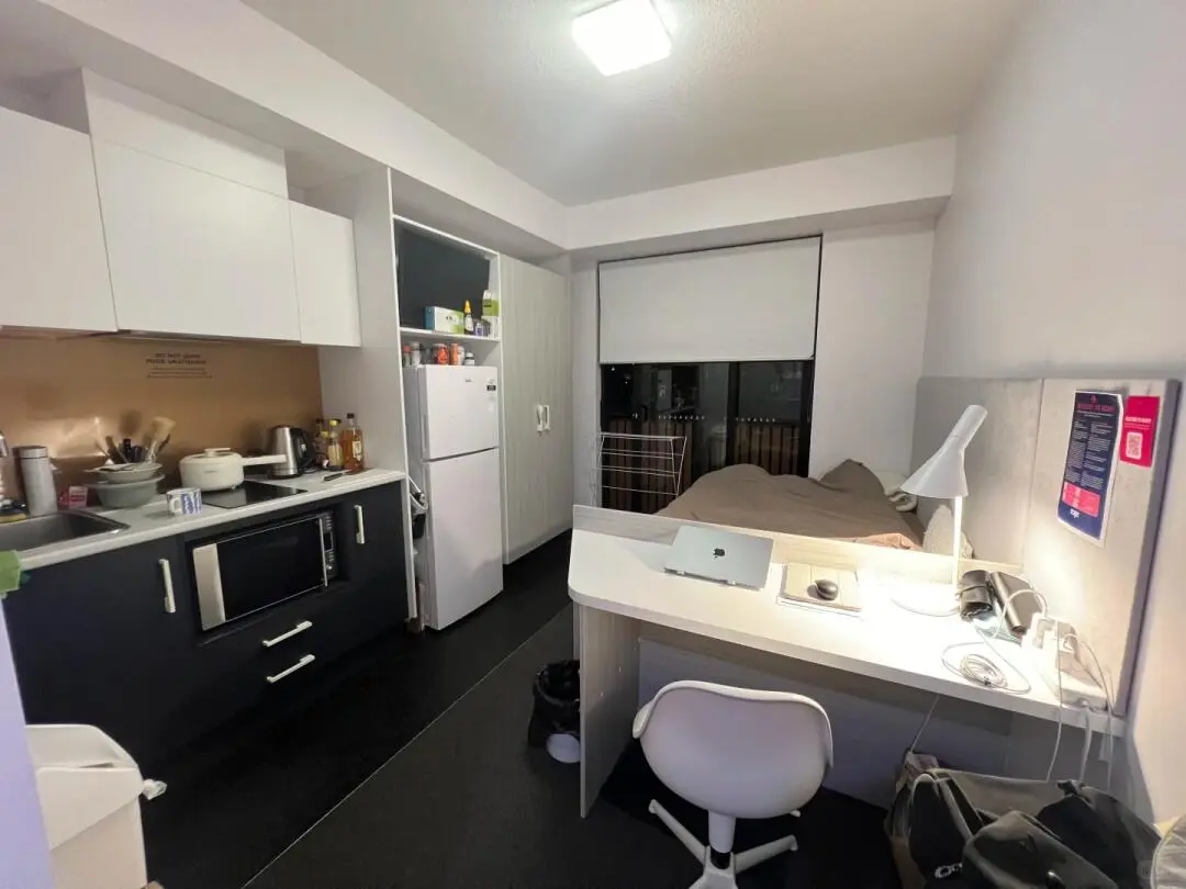 🏡 UQ旁學生公寓Studio｜帶陽台