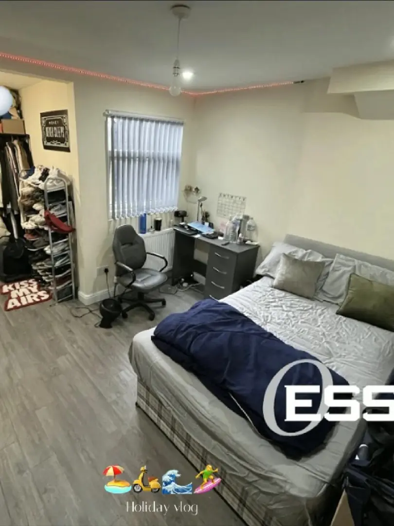 伯明罕大學校門口，獨立衛浴拼⭕國人室友啦