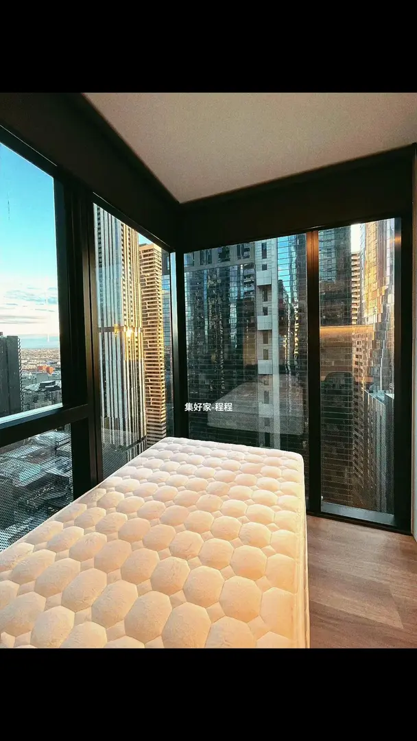 墨爾本 出一間 雙窗落地窗 帶夜景！