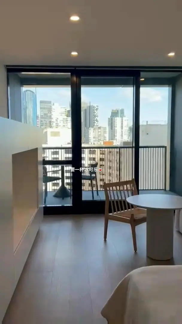 墨爾本 帶陽台落地窗的studio
