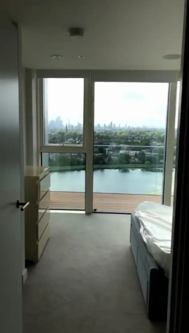 倫敦眼鏡湖，近期起租，大陽台湖景2B～