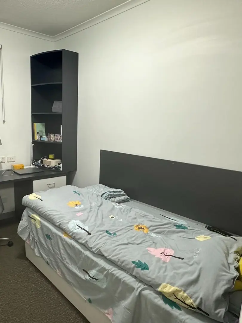 UQ300+包bill還有空調都找不到室友嘛😭