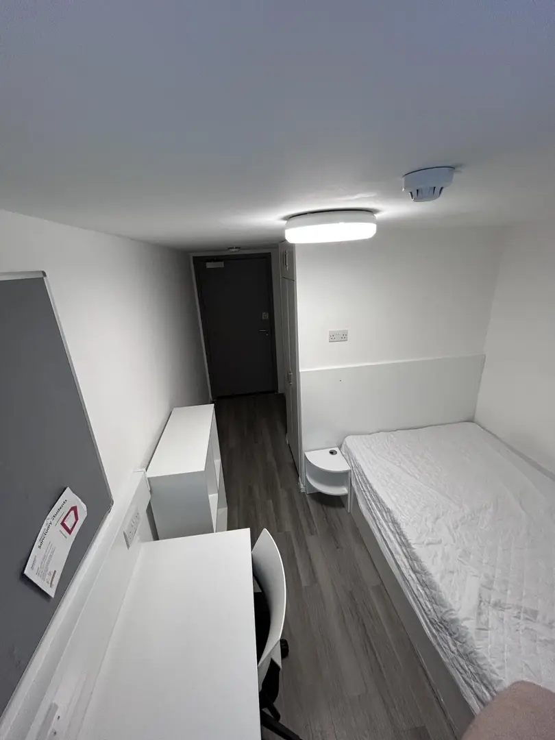愛丁堡 190pw，ensuite 拼室友啦