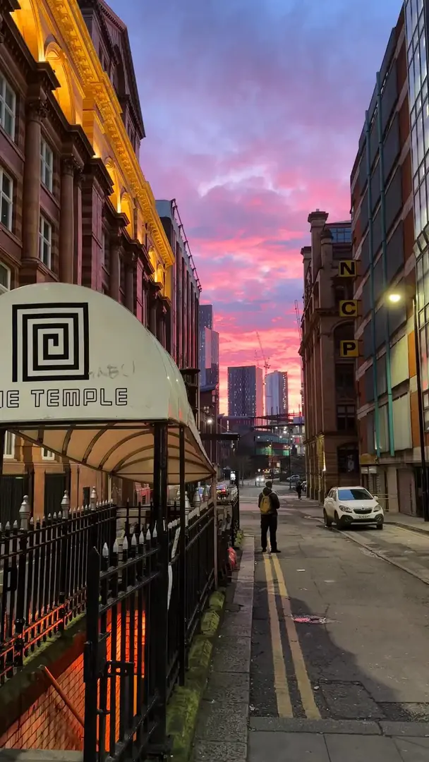 曼城的天空是什麼顏色🌄
