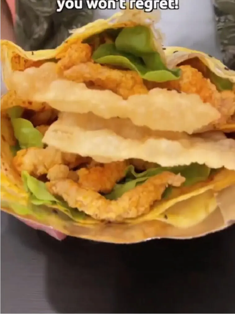 布村今天吃什麼｜煎餅大吃一口一秒回國🌯