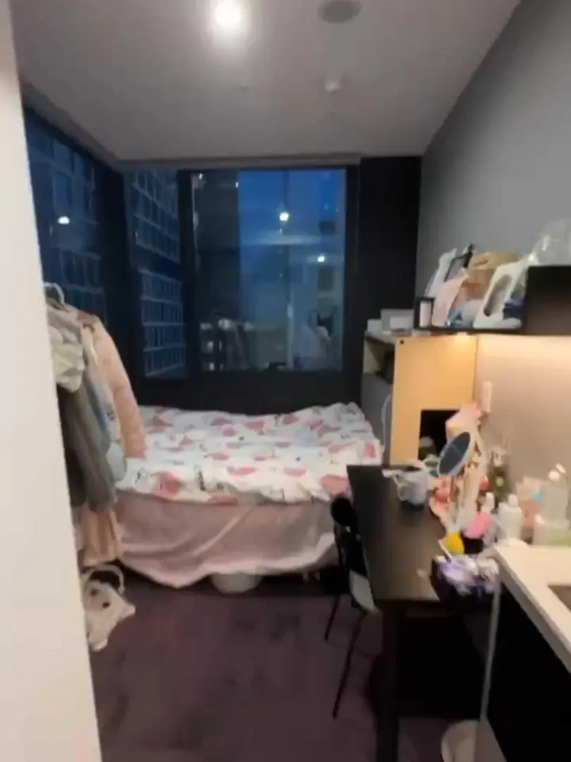 墨爾本七月23號 撿漏一間 12樓 拐角雙窗～